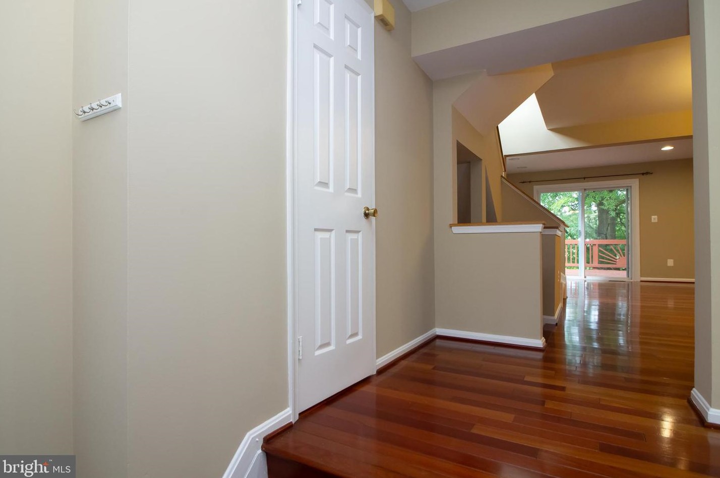 8786 Manahan Dr, Ellicott, MD 21043-5405