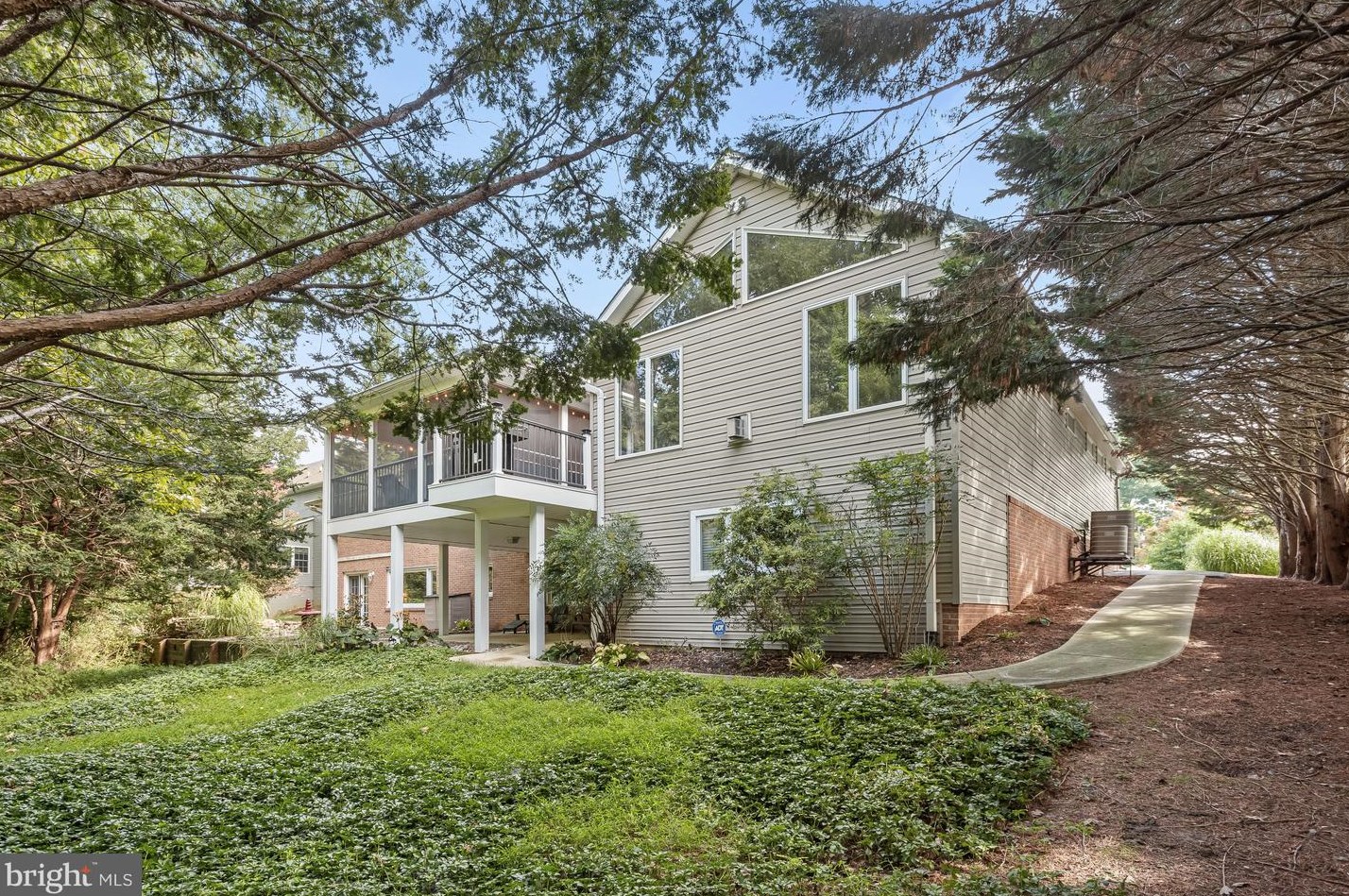 9921 Carrigan Dr, Ellicott MD 21042-3644 exterior