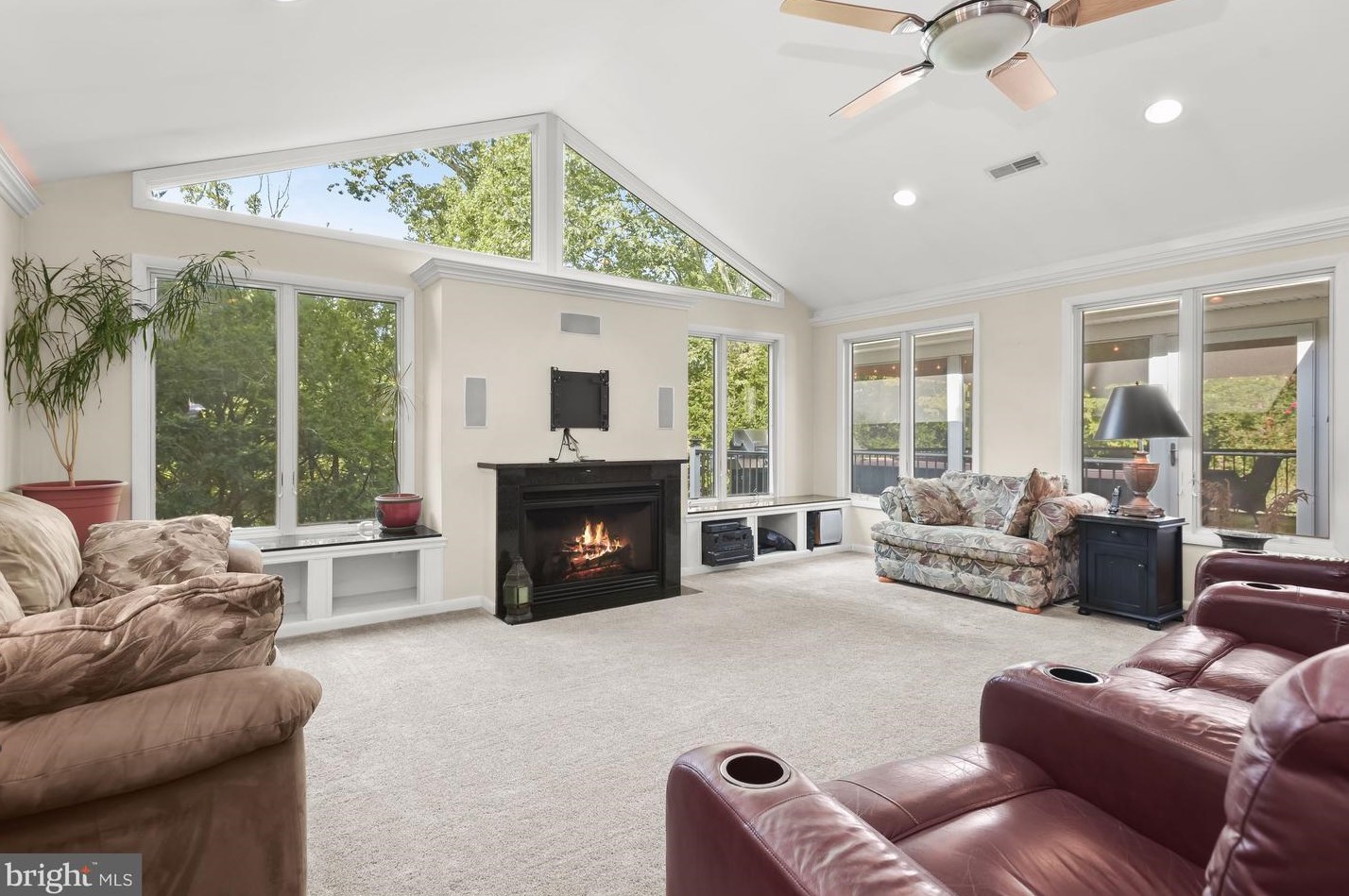 9921 Carrigan Dr, Ellicott MD 21042-3644 exterior