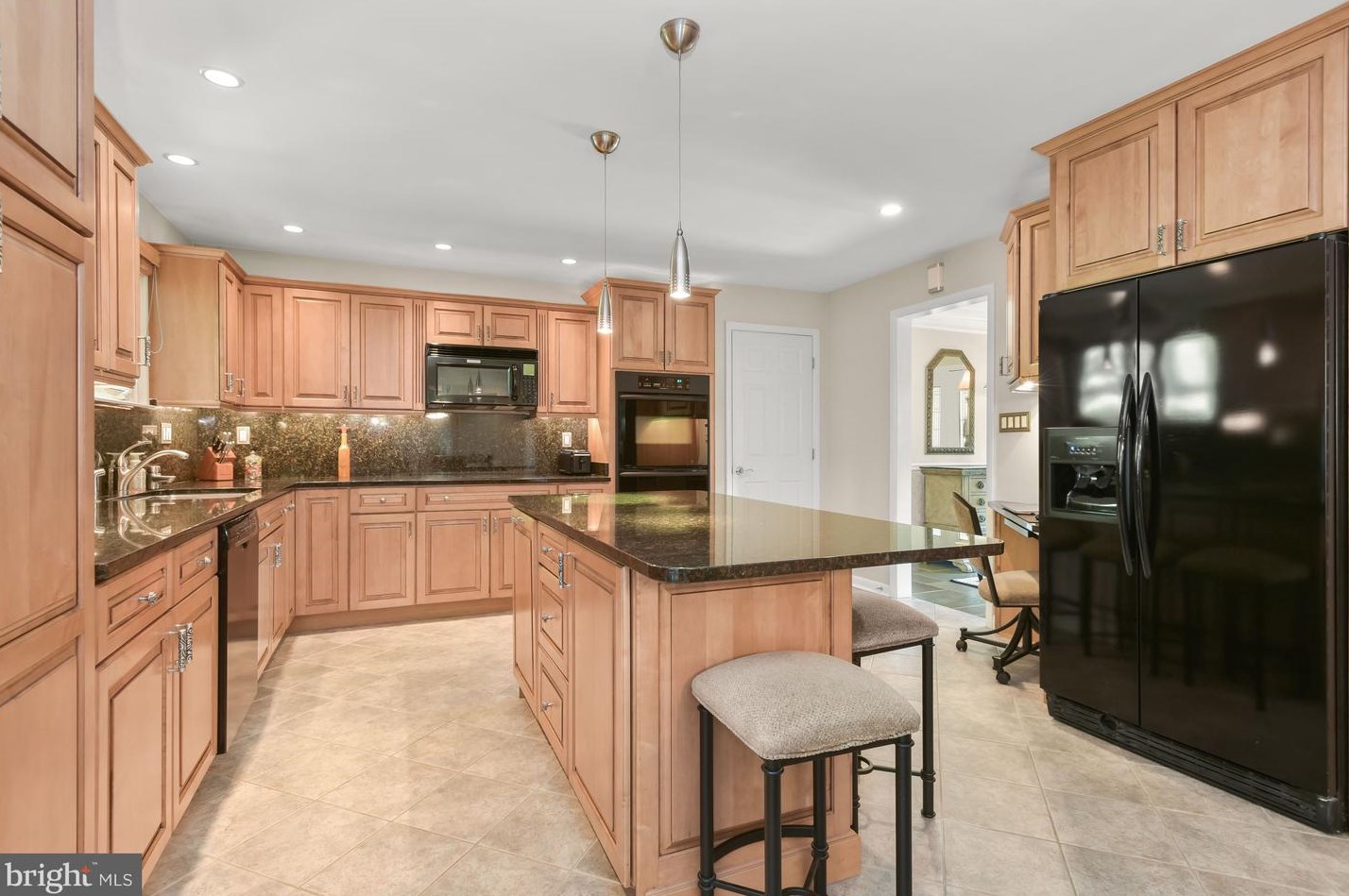 9921 Carrigan Dr, Ellicott MD 21042-3644 exterior