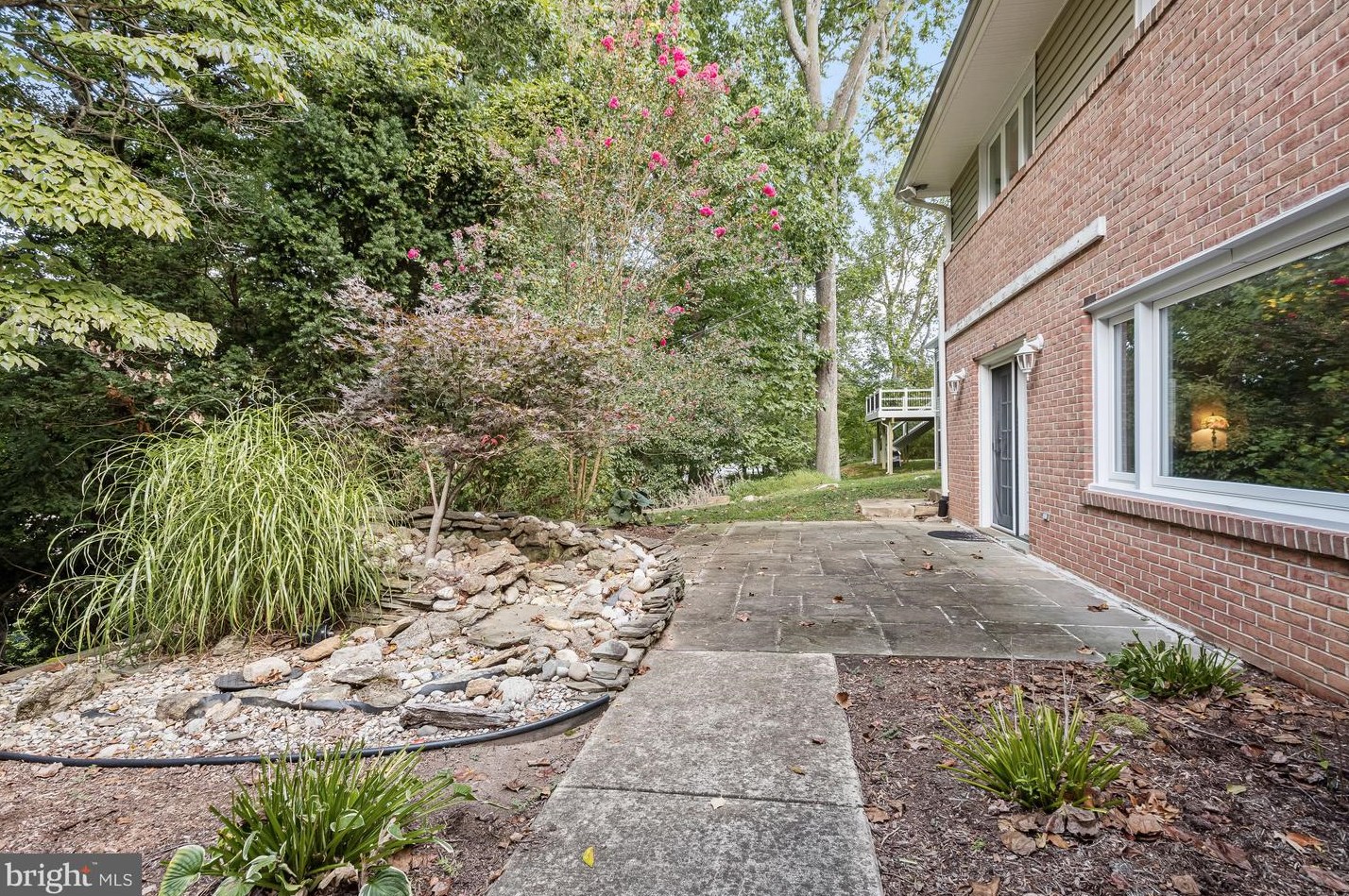 9921 Carrigan Dr, Ellicott MD 21042-3644 exterior