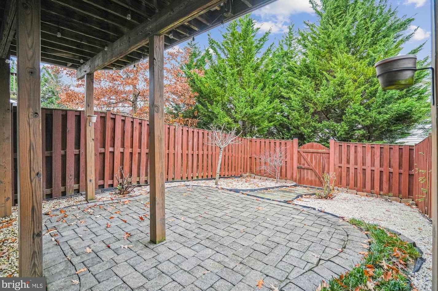 8882 Montjoy Pl, Ellicott MD  21043-8002 exterior