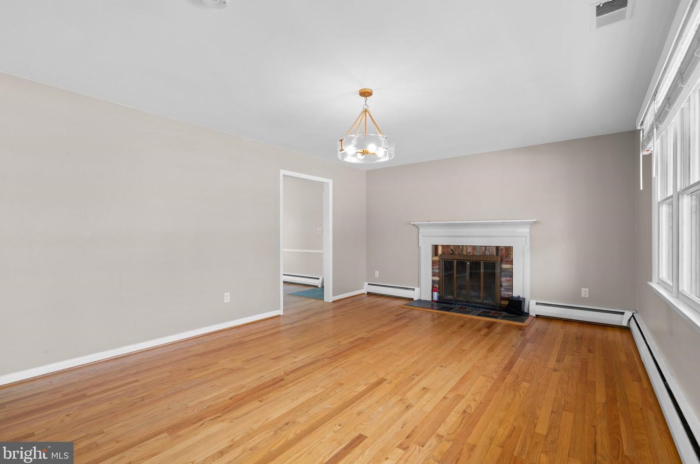 2215 Mount Hebron Dr, Ellicott, MD 21042-1812