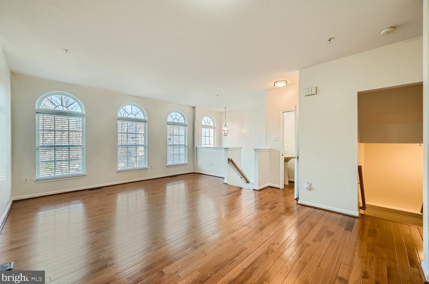 7037 Water Oak Rd, Baltimore, MD 21075-6566