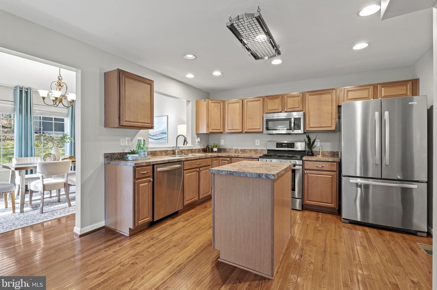 6994 Elm Ave, Baltimore MD  21075-6790 exterior