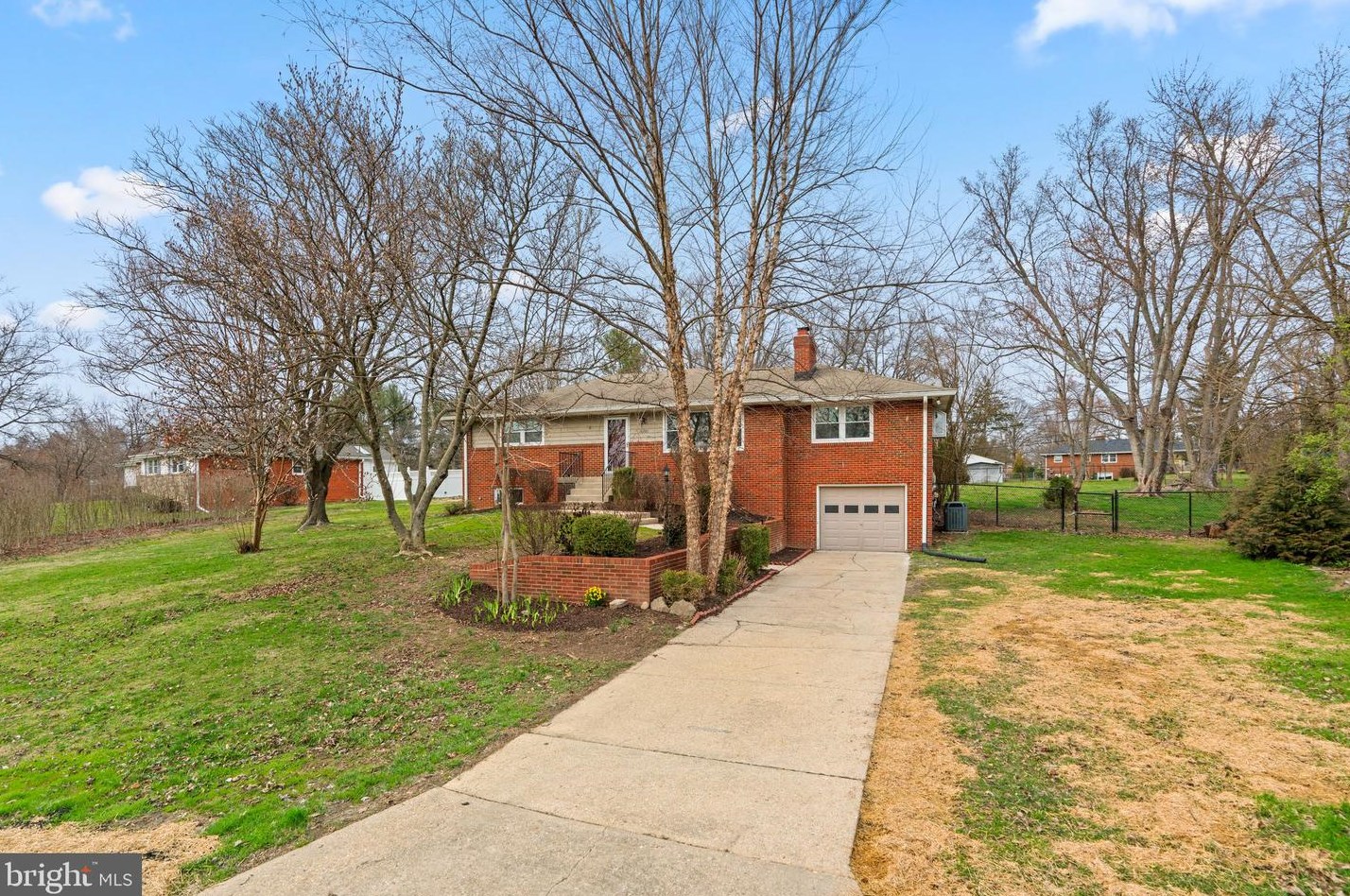 10206 Tanager Ln, Columbia, MD 21044