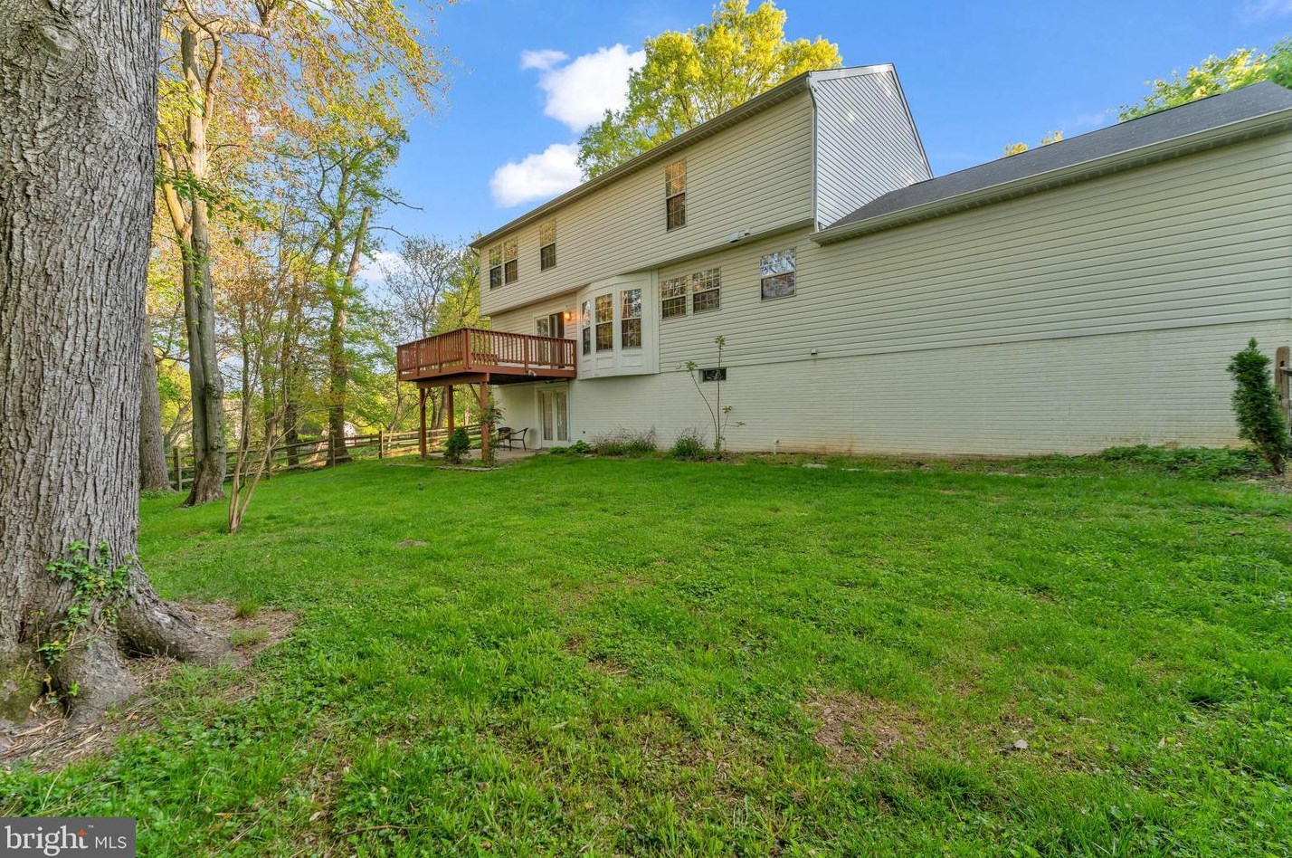 8523 Wood Staff Way, Columbia MD 21045-2611 exterior