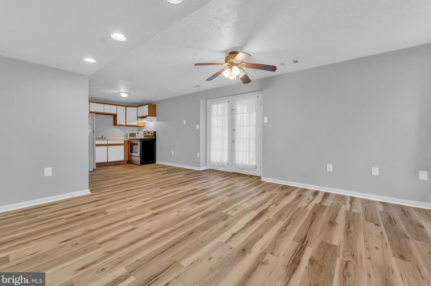 8523 Wood Staff Way, Columbia MD 21045-2611 exterior