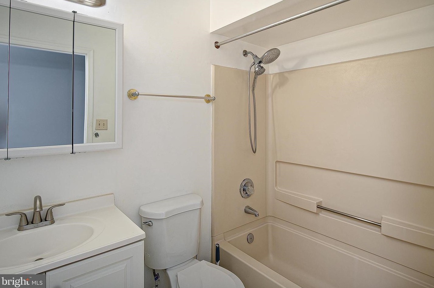 8360 Montgomery Run Rd, Ellicott MD 21043-7283 exterior