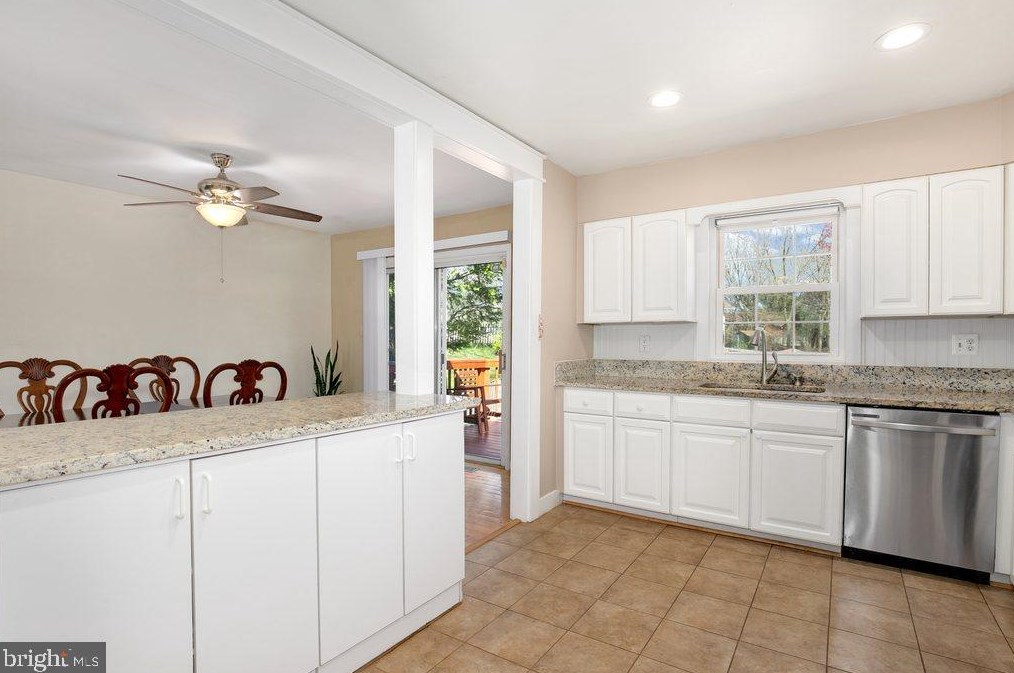 5975 Augustine Ave, Baltimore MD  21075-5318 exterior