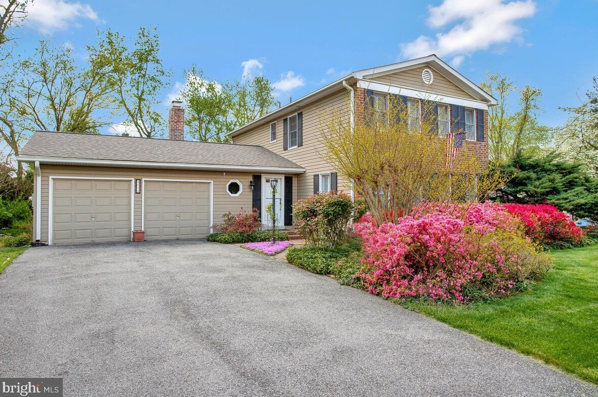 4690 Dower Dr, Ellicott, MD 21043-6415