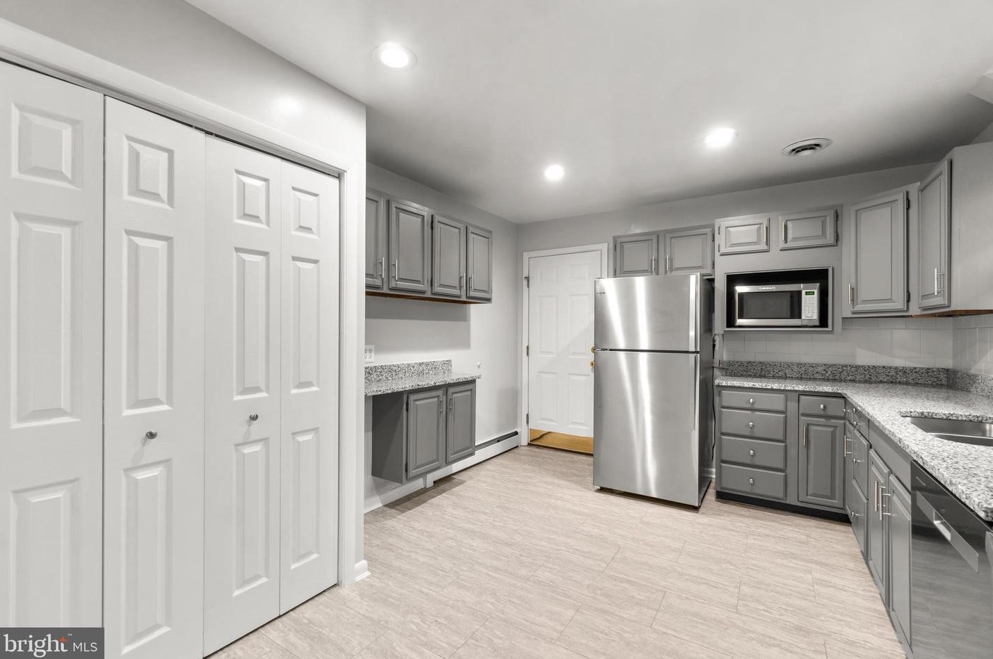 2929 Pinewick Rd, Ellicott MD 21042-2243 exterior