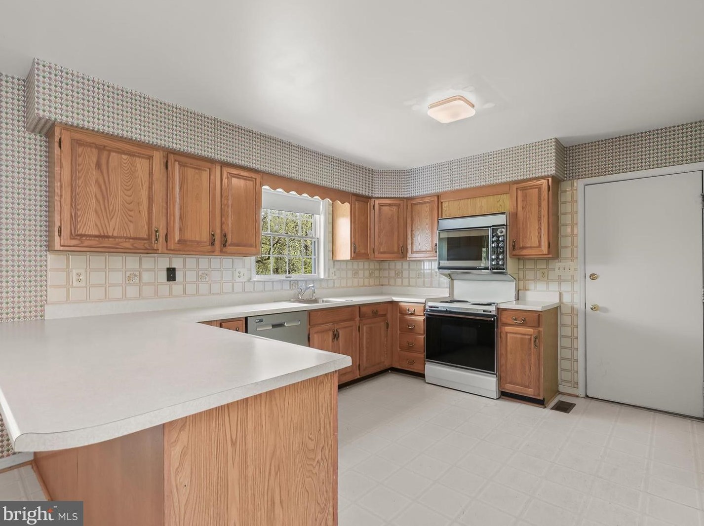 9035 Furrow Ave, Ellicott MD 21042-1841 exterior