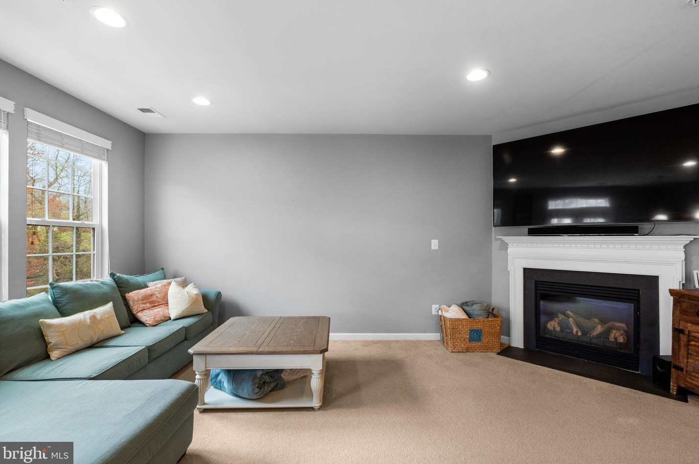 7104 Daniel John Dr, Baltimore MD  21075-5452 exterior