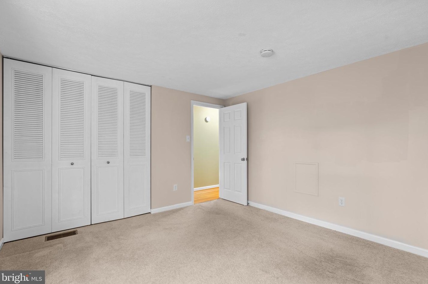 6824 Pyramid Way, Columbia MD 21044-4118 exterior