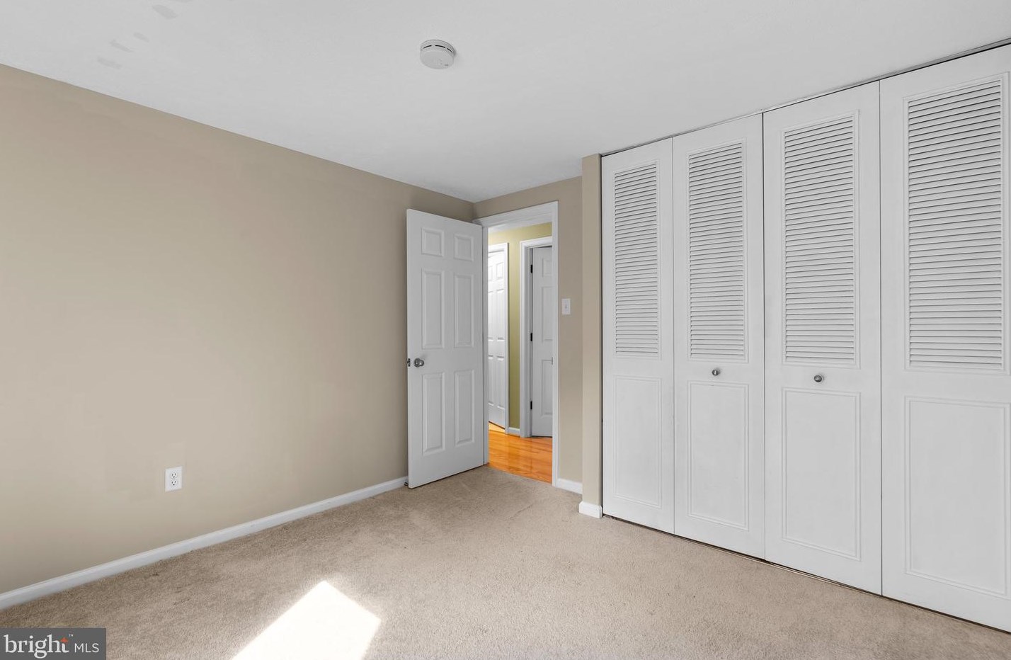 6824 Pyramid Way, Columbia MD 21044-4118 exterior