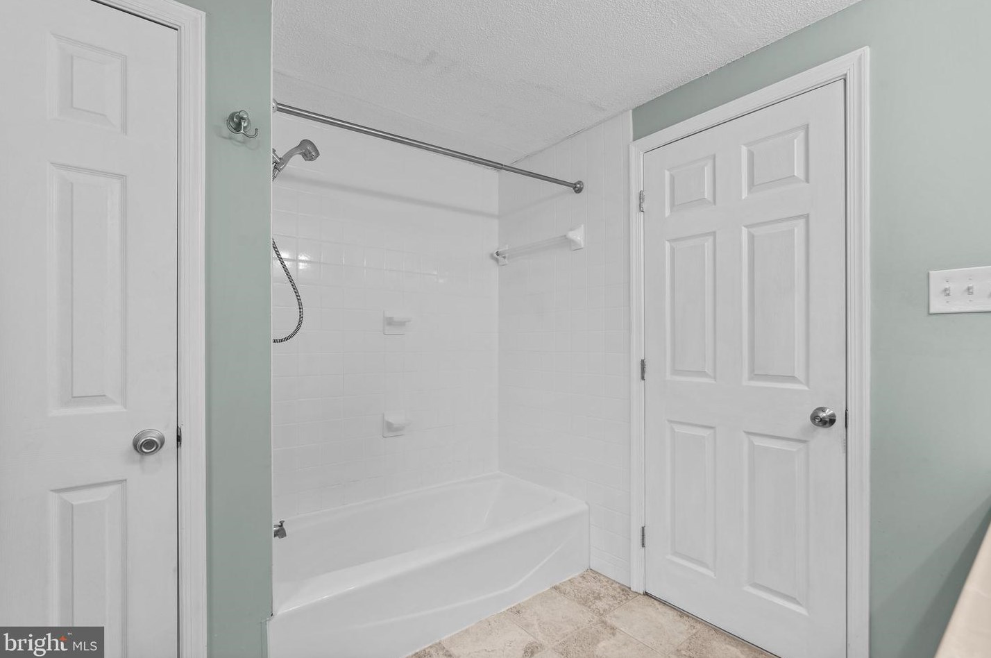 6824 Pyramid Way, Columbia MD 21044-4118 exterior