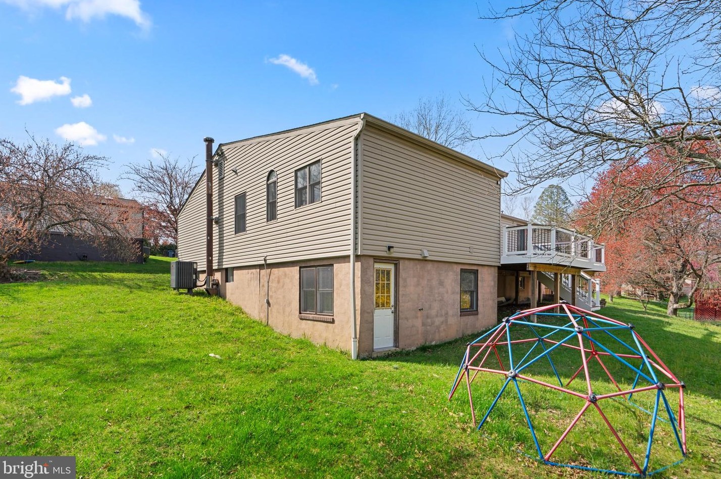 6824 Pyramid Way, Columbia MD 21044-4118 exterior