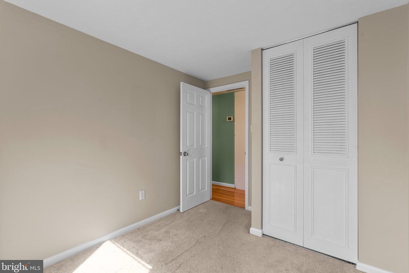 6824 Pyramid Way, Columbia MD 21044-4118 exterior