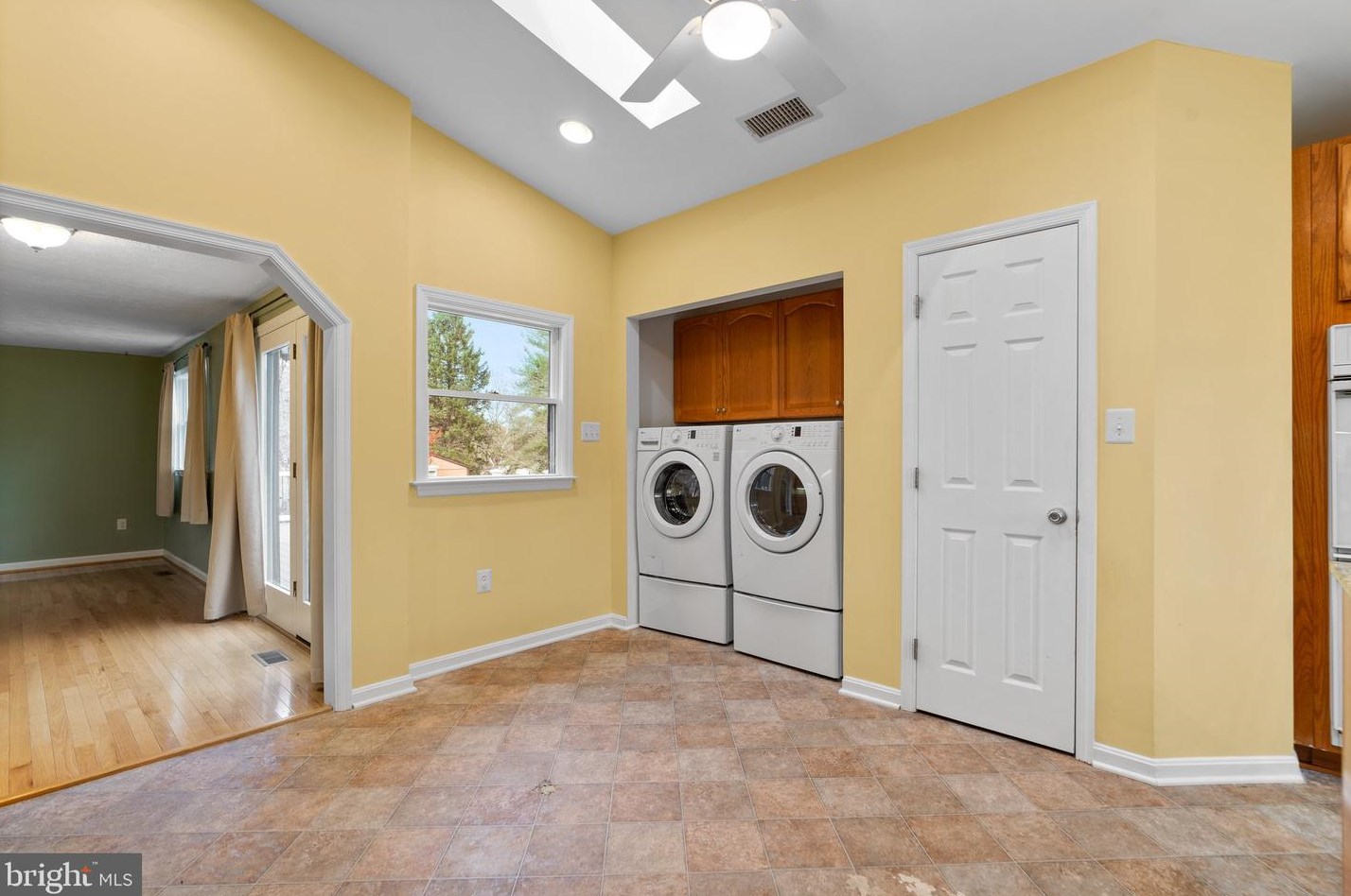 6824 Pyramid Way, Columbia MD 21044-4118 exterior