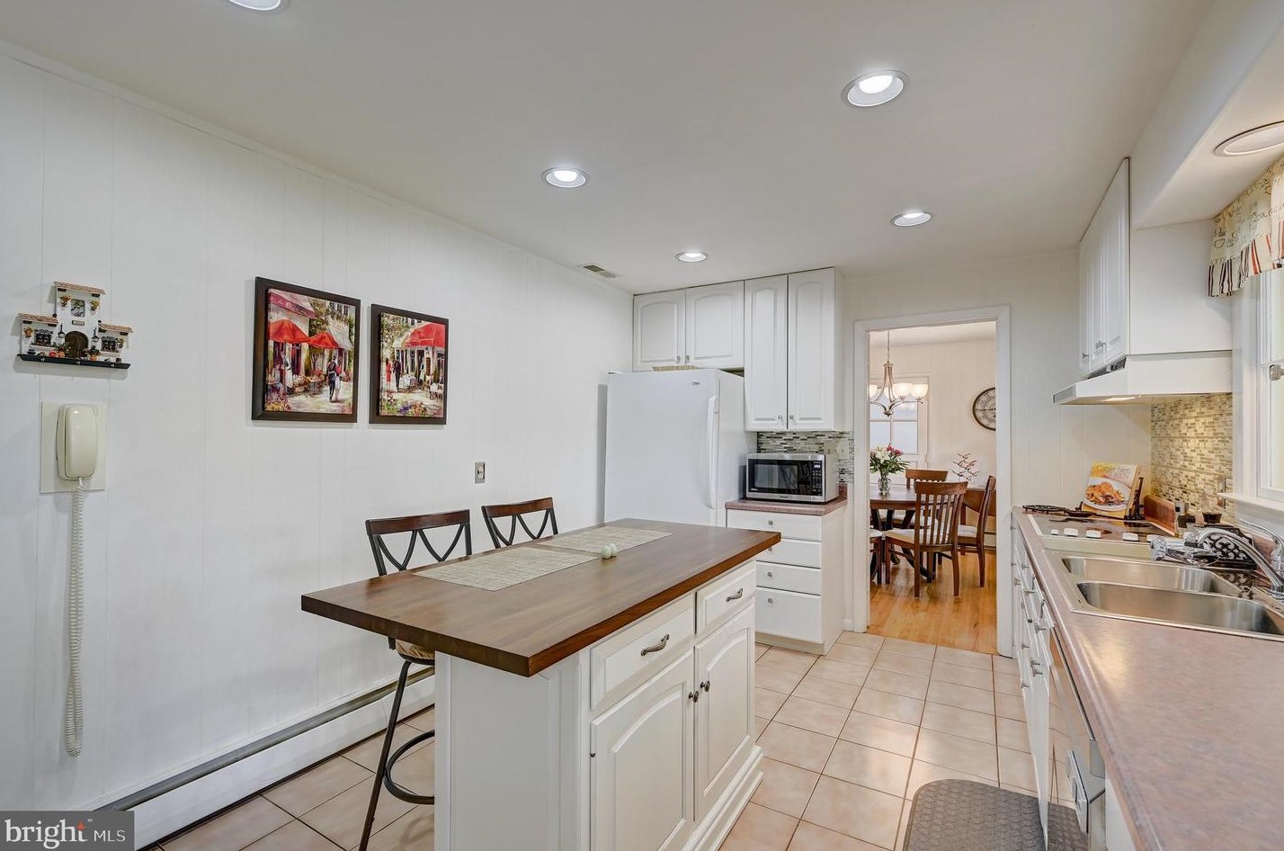 9032 Overhill Dr, Ellicott MD 21042-5221 exterior