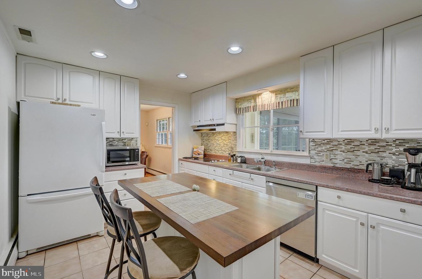 9032 Overhill Dr, Ellicott MD 21042-5221 exterior