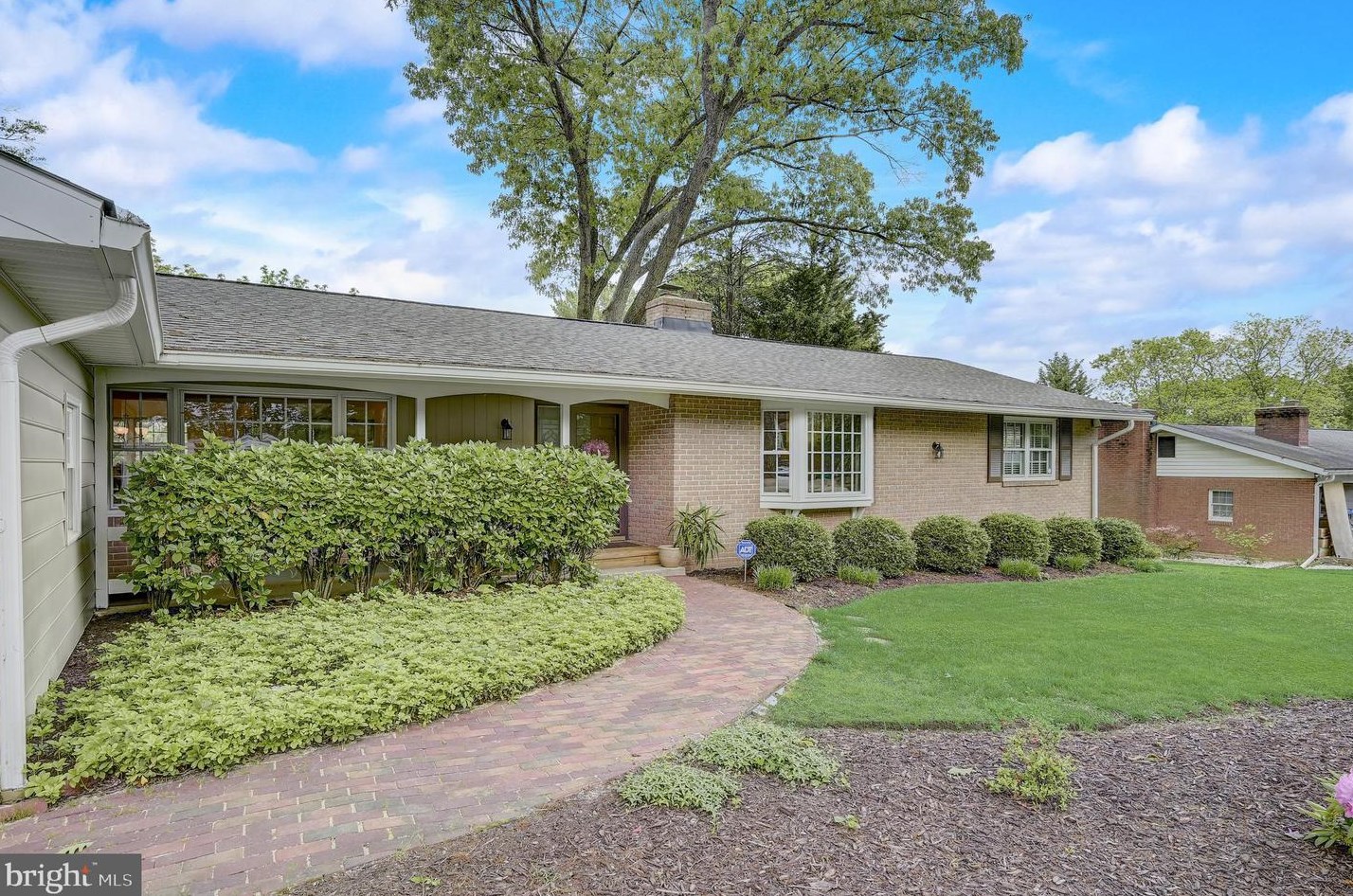 9032 Overhill Dr, Ellicott MD 21042-5221 exterior