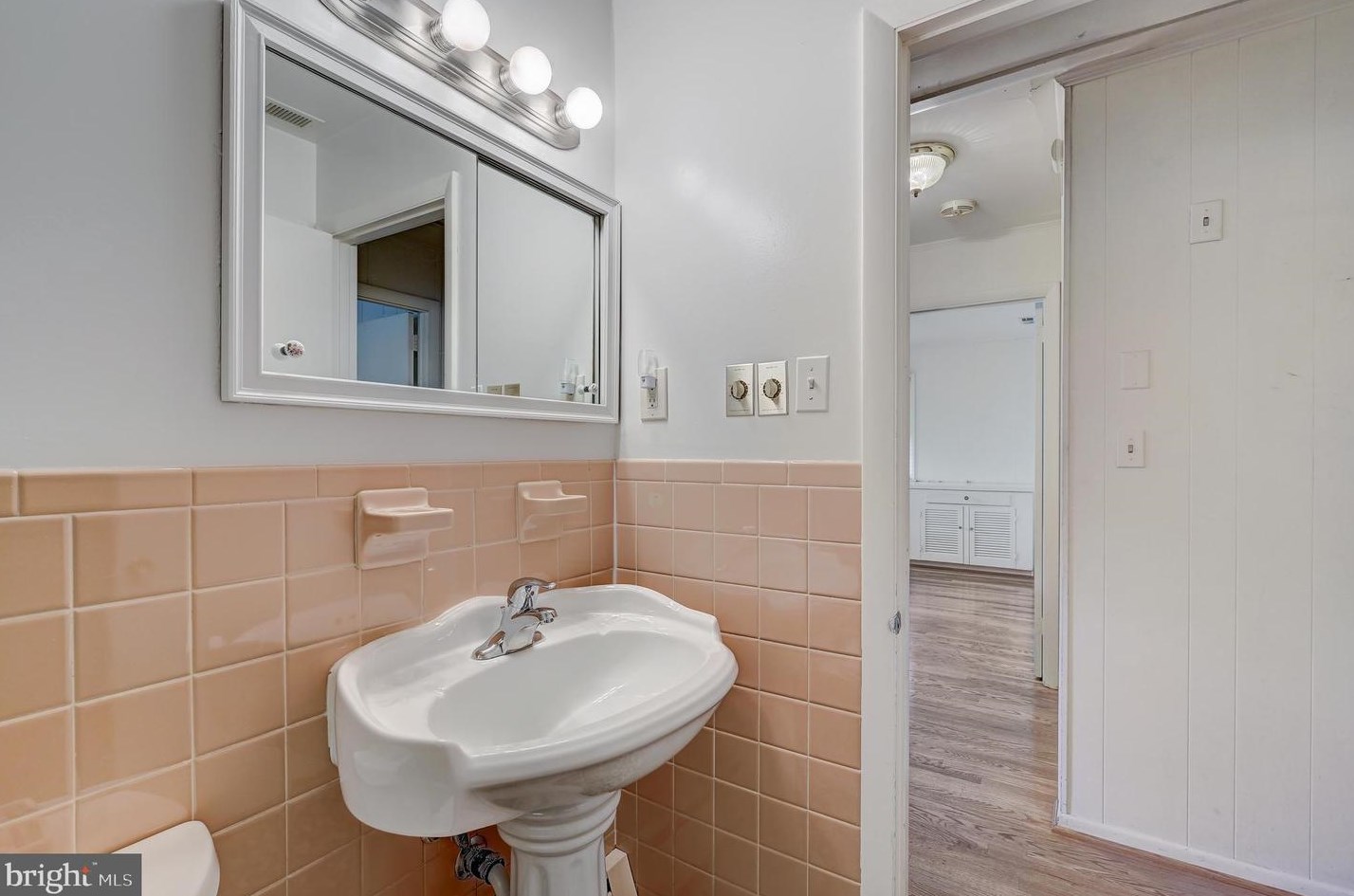 9032 Overhill Dr, Ellicott MD 21042-5221 exterior