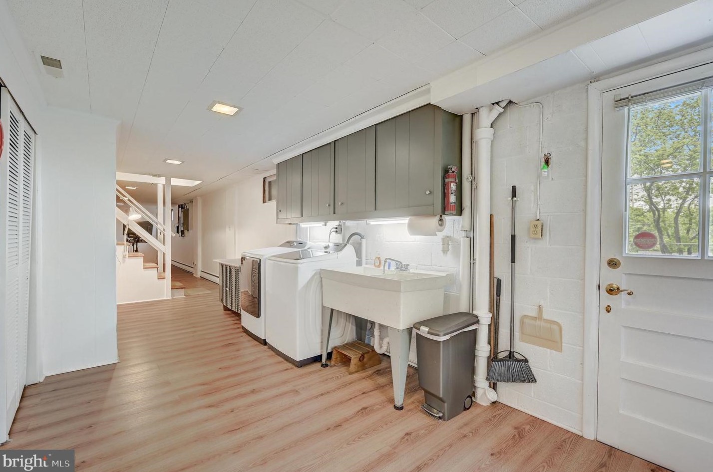 9032 Overhill Dr, Ellicott MD 21042-5221 exterior