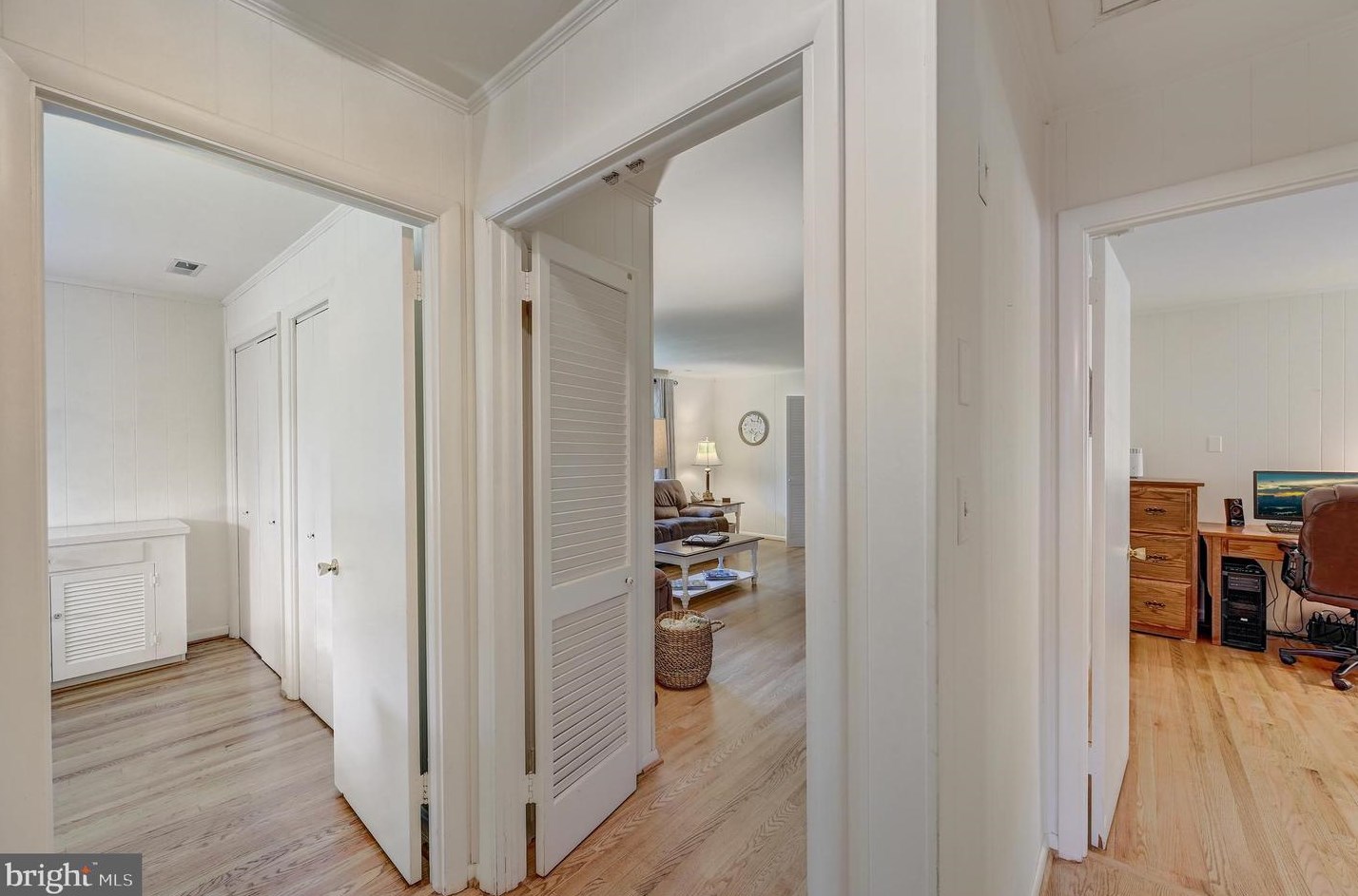 9032 Overhill Dr, Ellicott MD 21042-5221 exterior