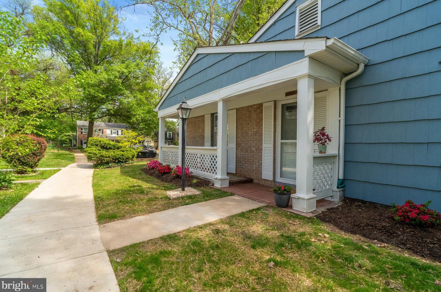 5523 Woodenhawk Cir, Columbia MD  21044-1925 exterior
