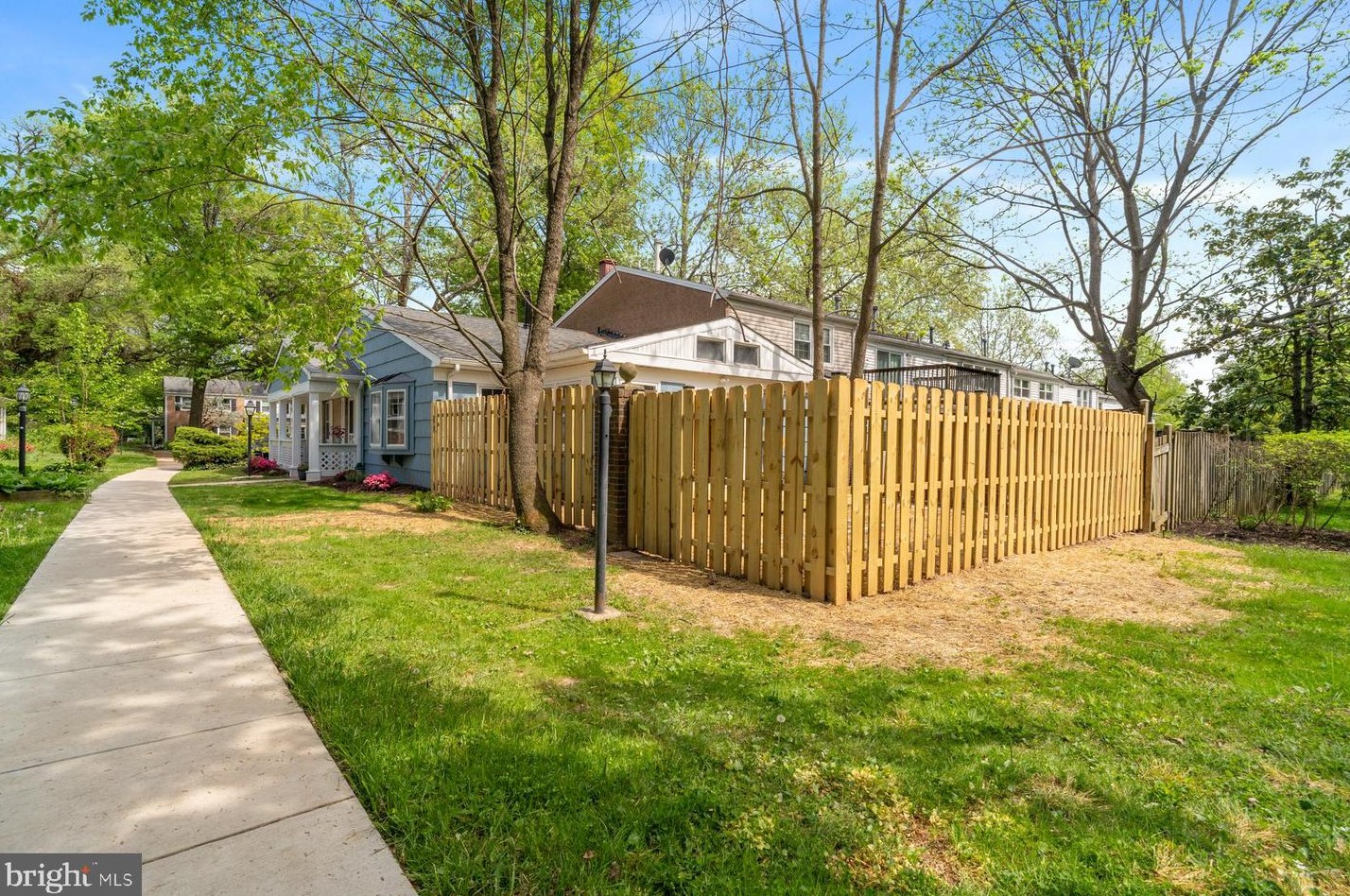 5523 Woodenhawk Cir, Columbia MD  21044-1925 exterior