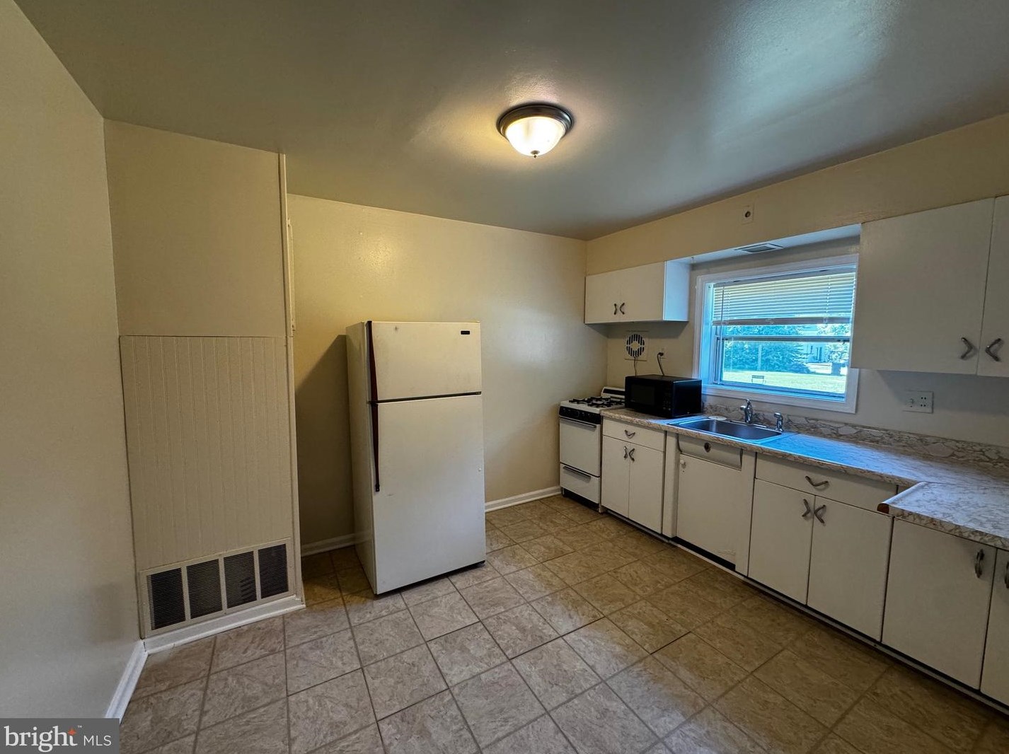 6122 Old Washington Rd #apartment 9, Baltimore, MD 21075