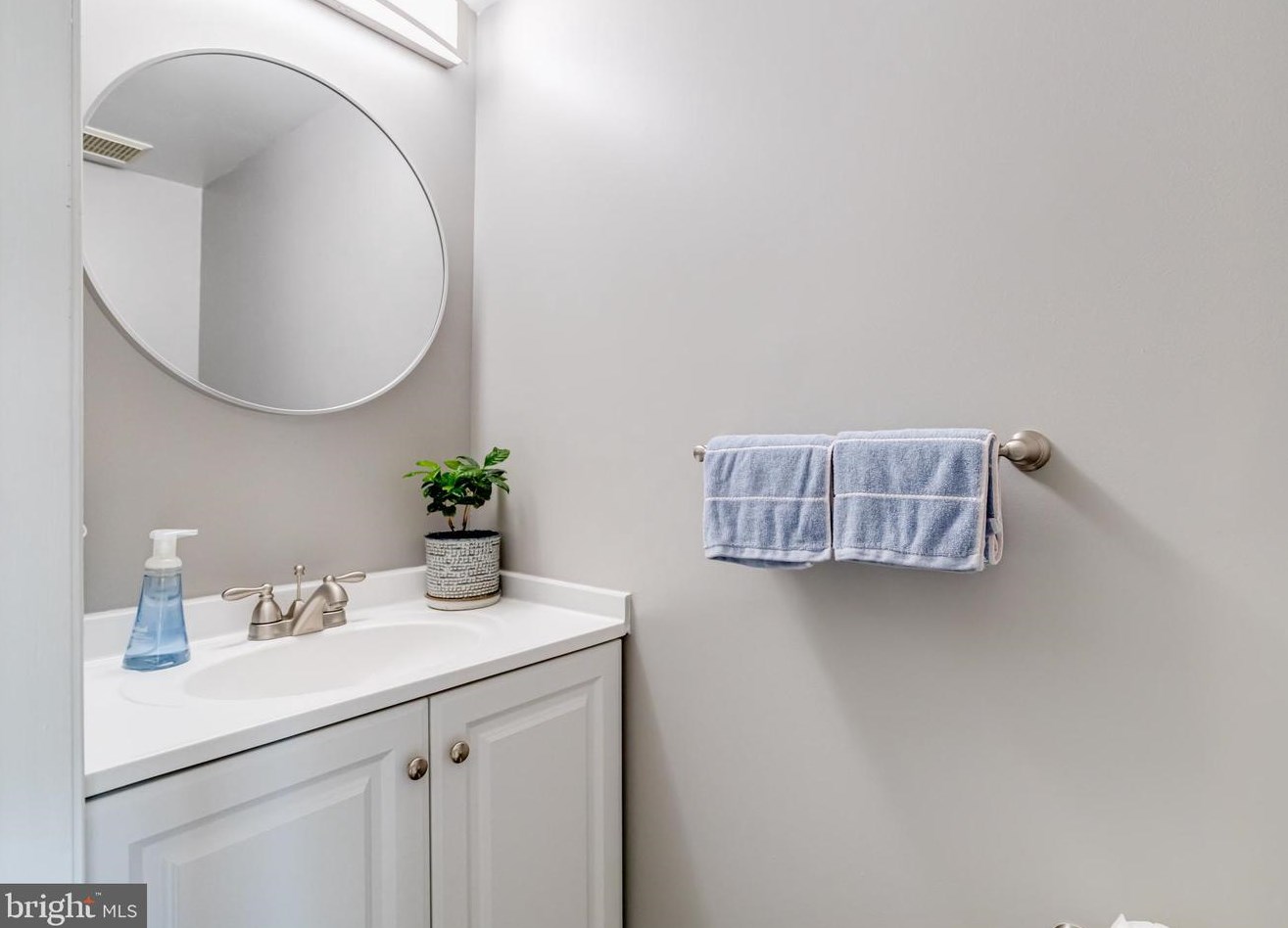 9642 Stirling Bridge Dr, Columbia MD 21046-1938 exterior