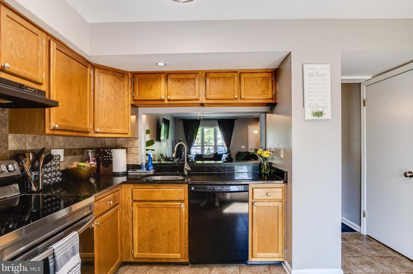 9642 Stirling Bridge Dr, Columbia MD 21046-1938 exterior