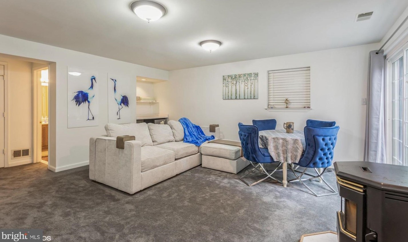 8570 Harvest Vw Ct, Ellicott MD 21043-6560 exterior