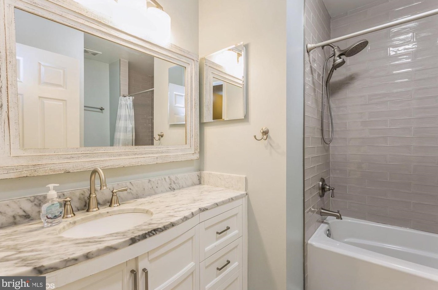 8570 Harvest Vw Ct, Ellicott MD 21043-6560 exterior