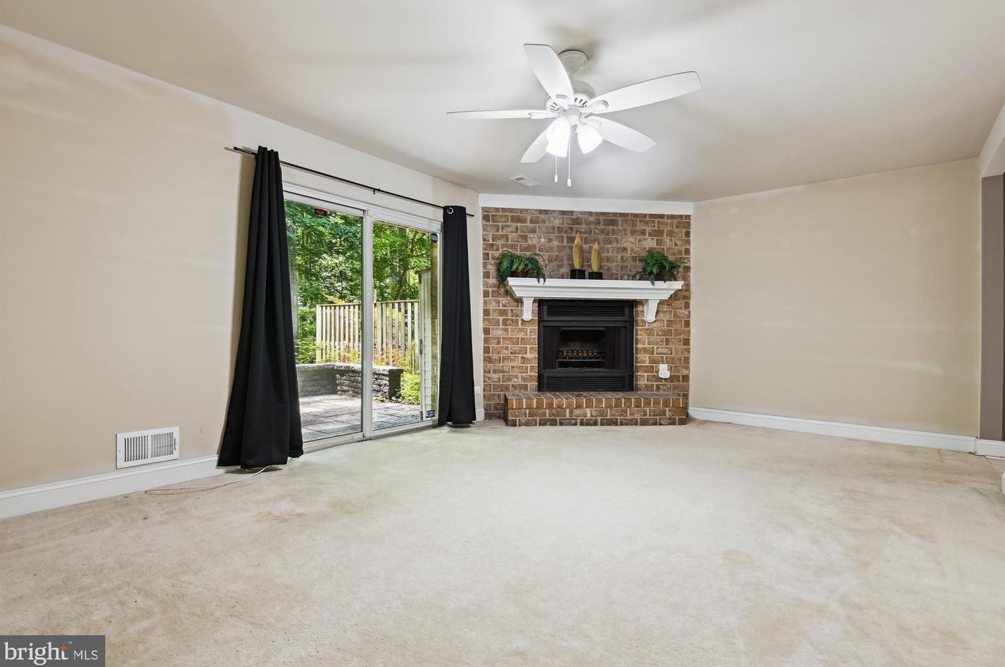 11927 New Country Ln, Columbia MD 21044-4405 exterior