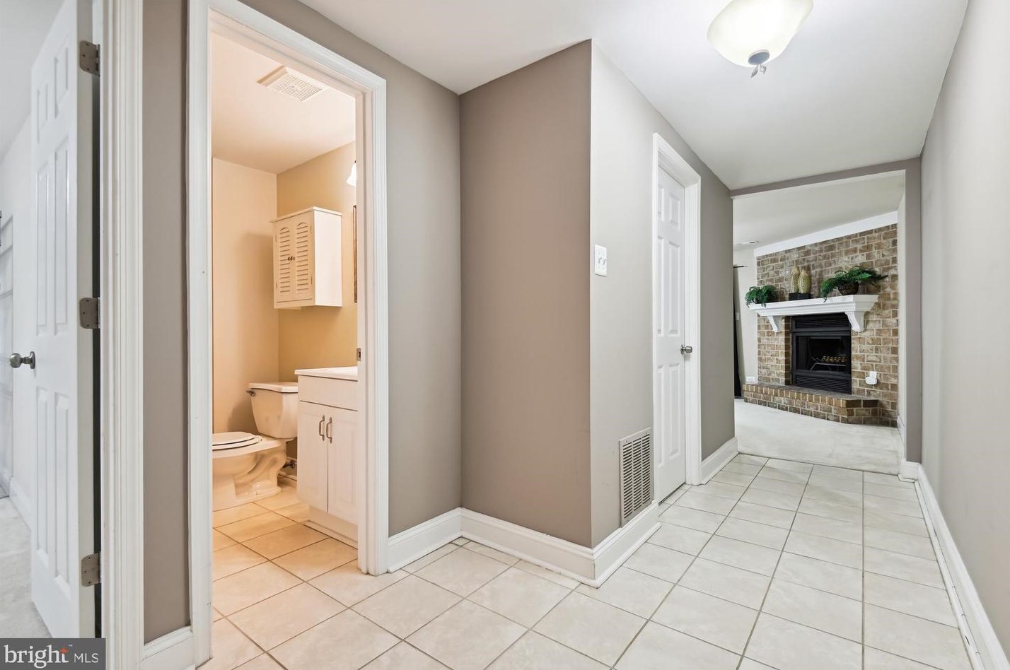 11927 New Country Ln, Columbia MD 21044-4405 exterior