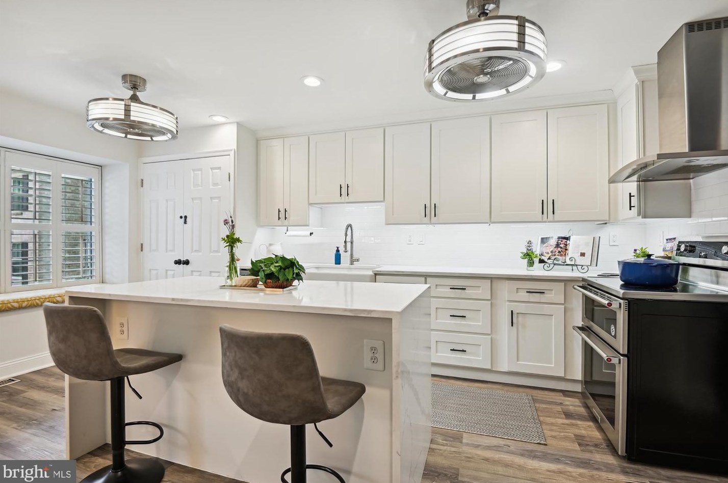 11927 New Country Ln, Columbia MD 21044-4405 exterior