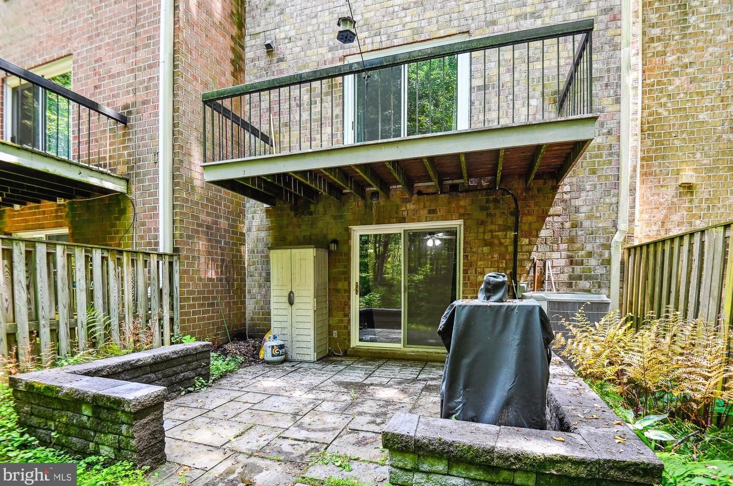 11927 New Country Ln, Columbia MD 21044-4405 exterior