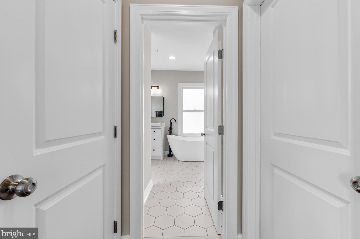 3796 Old Columbia Pike, Ellicott MD 21043-4643 exterior