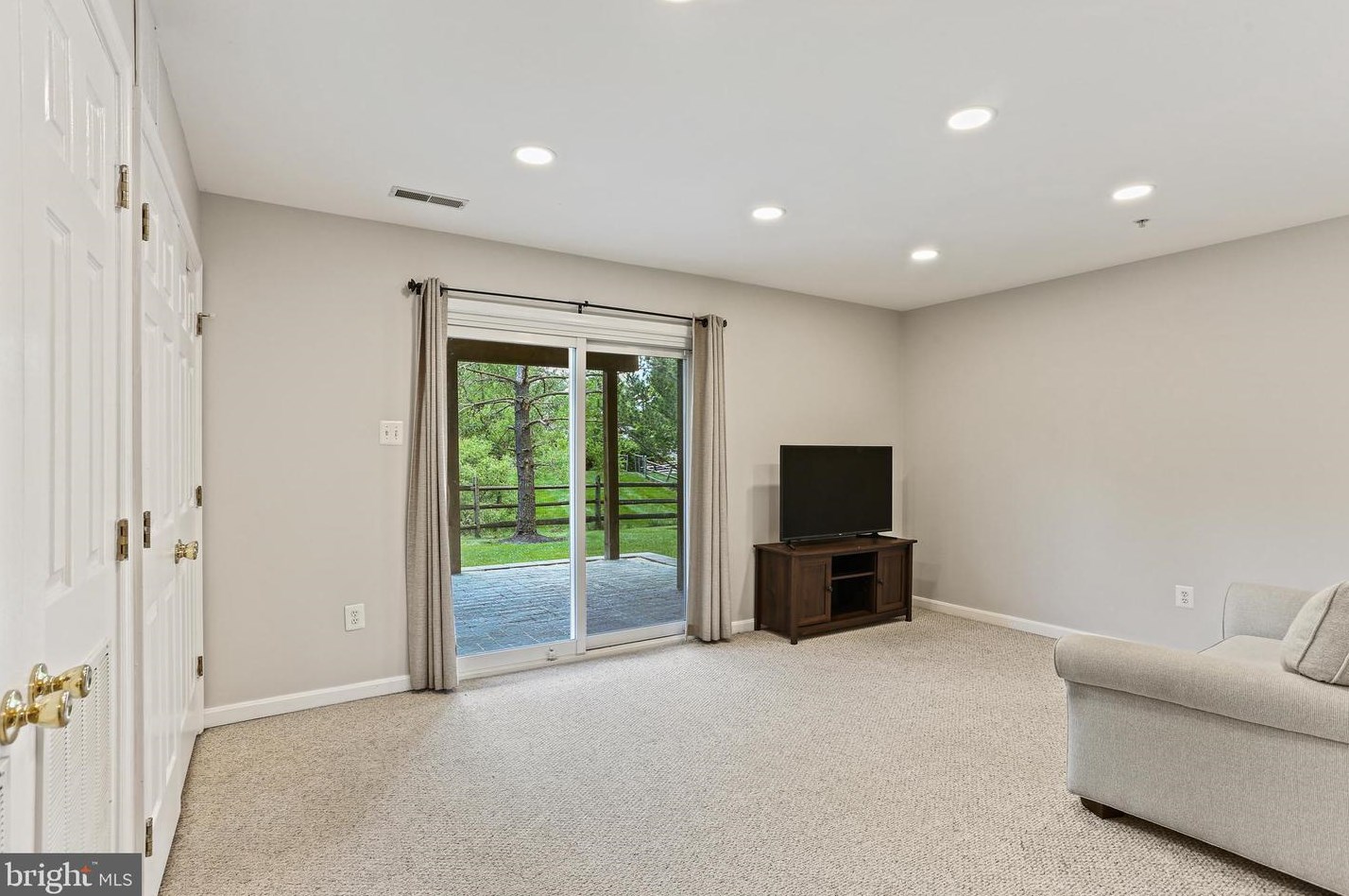 6854 Sanctuary Ct, Baltimore MD  21075-6235 exterior