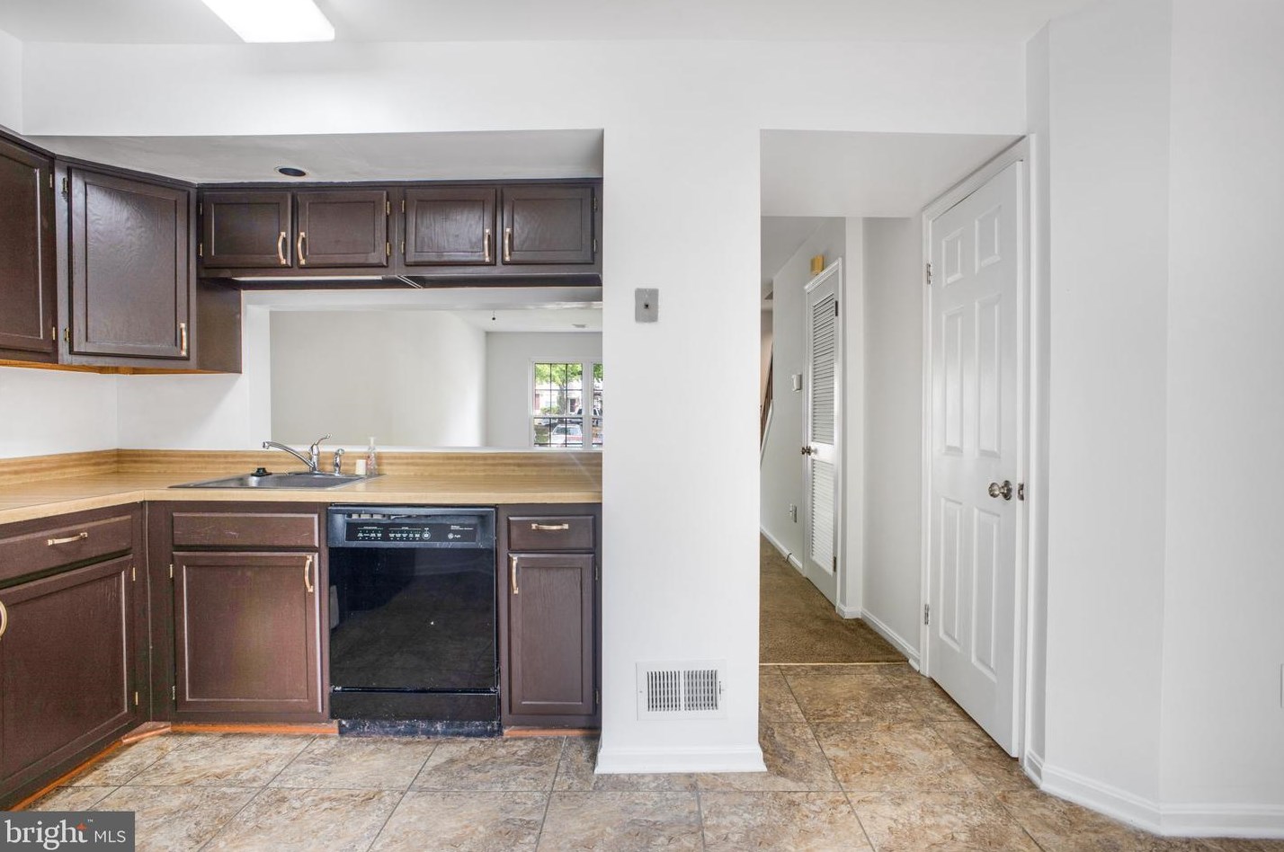 9639 Stirling Bridge Dr, Columbia MD 21046-1938 exterior