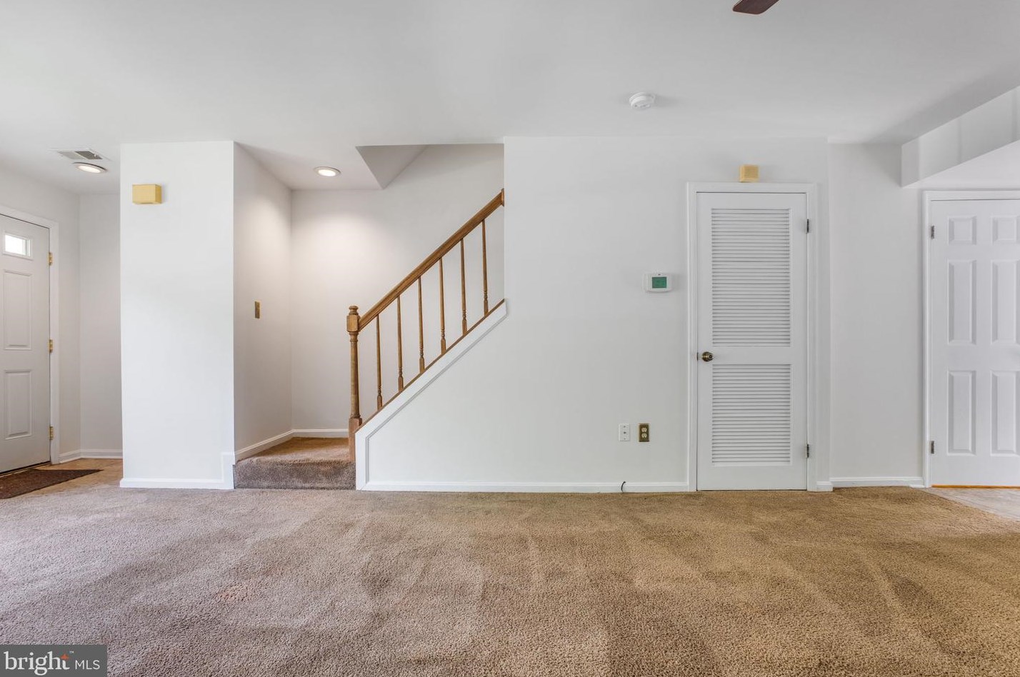 9639 Stirling Bridge Dr, Columbia MD 21046-1938 exterior