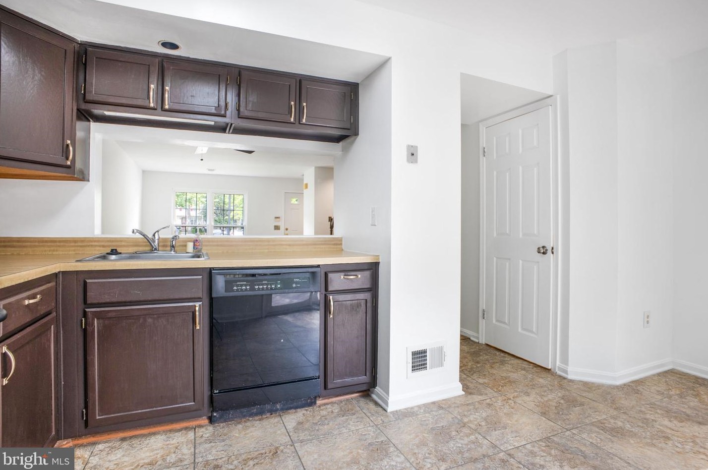 9639 Stirling Bridge Dr, Columbia MD 21046-1938 exterior