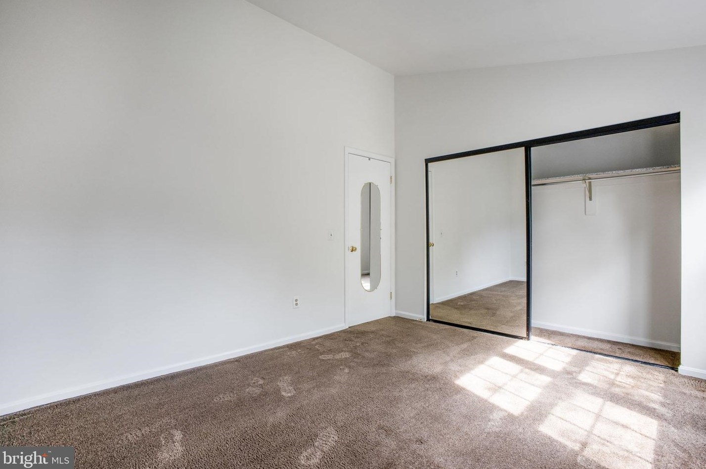 9639 Stirling Bridge Dr, Columbia MD 21046-1938 exterior