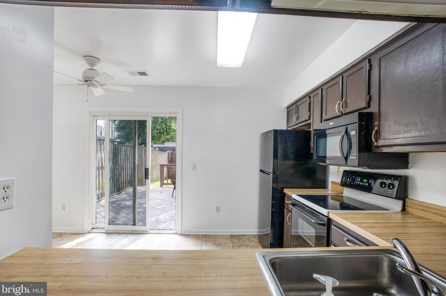 9639 Stirling Bridge Dr, Columbia MD 21046-1938 exterior