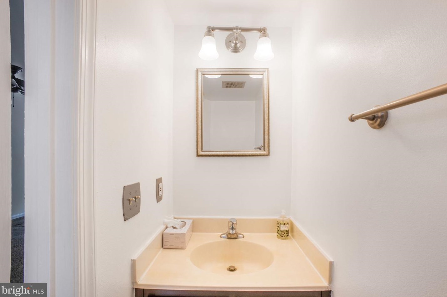 9639 Stirling Bridge Dr, Columbia MD 21046-1938 exterior