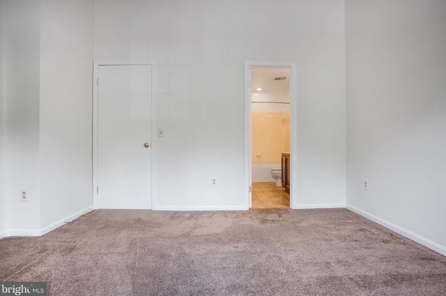 9639 Stirling Bridge Dr, Columbia MD 21046-1938 exterior